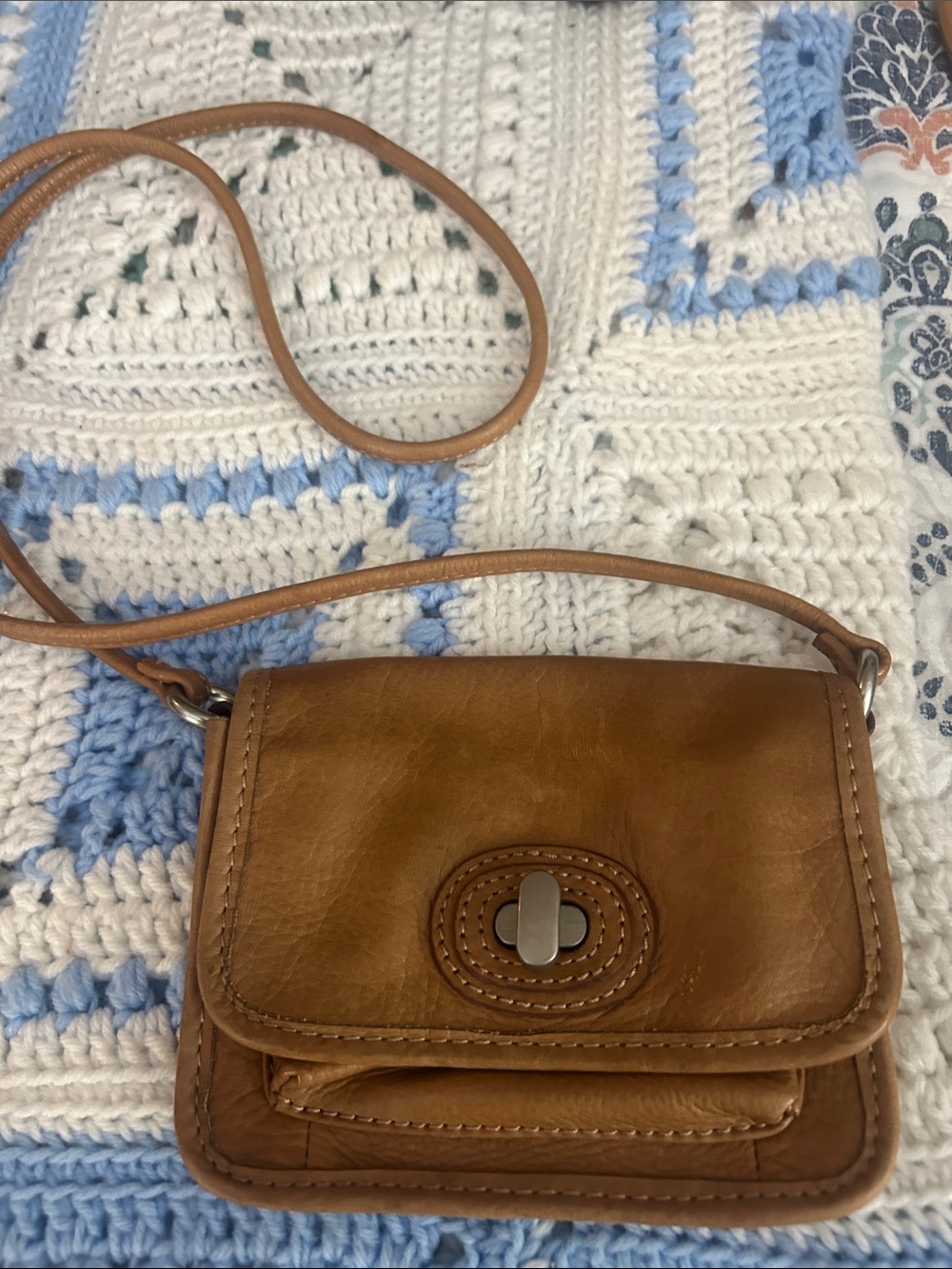 Leather Crossbody Bag in Tan - Classic Everyday Style